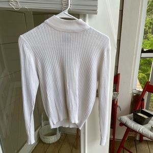 White turtle neck sweater